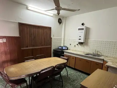 Casa en Alquiler con 3 cocheras