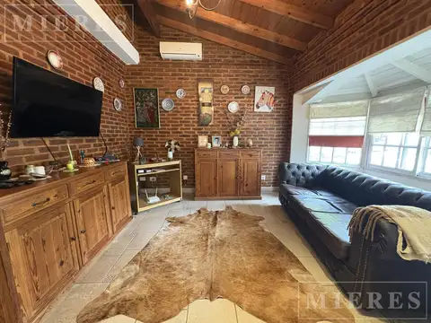 Casa 5 ambientes con 2 baños