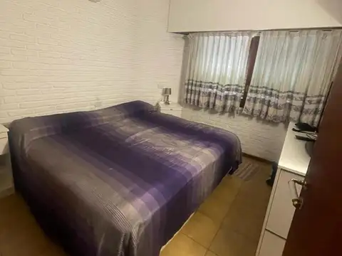 Casa 9 ambientes con 4 baños