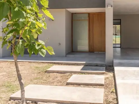 CASA A ESTRENAR EN VENTA EN "LA ANTONELLA" ZAVALLA