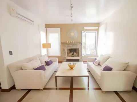 Casa en Venta con 3 cocheras