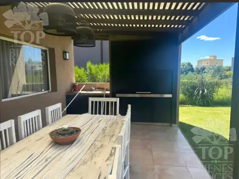 Casa 4 ambientes con 3 baños