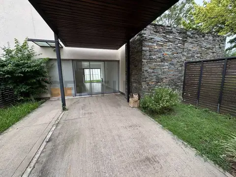 Santiago Derqui 493 400, Piso 0