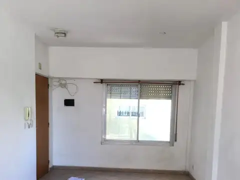 EN VENTA - EXCELENTE DPTO MONOAMBIENTE DIVISIBLE - USO PROFESIONAL/VIVIENDA - APTO CREDITO