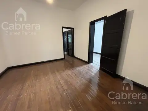 Alquiler casa 2 dormitorios con destino comercial. Quilmes, Buenos Aires.
