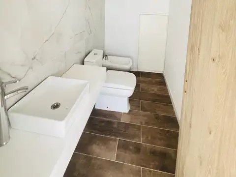 Casa 5 ambientes con 3 baños