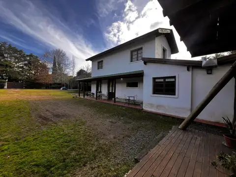 Casa en Venta con 2 cocheras