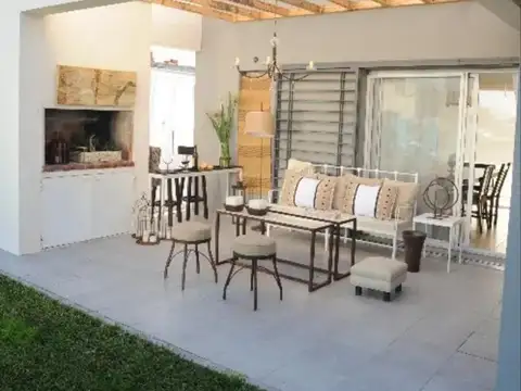 Casa en Venta en Pilar del Este - Santa Guadalupe, USD 140.000