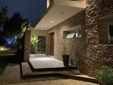 Costa Esmeralda – Golf 2   La Isla | Casa Premium sobre lote de 2.048 m²