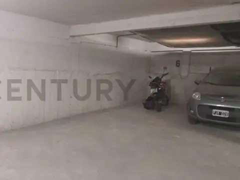 38 entre 11 y 12 . Cochera en venta, La Plata.-