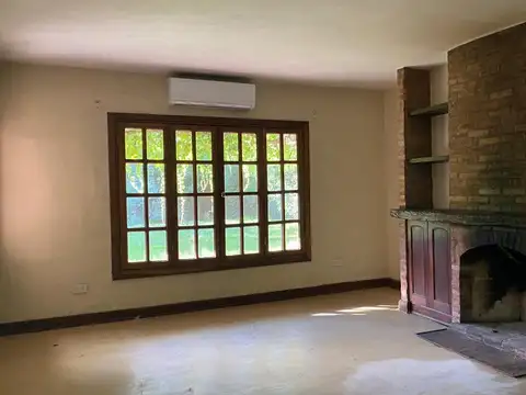 Casa en venta en La Horqueta con jardín  y pileta