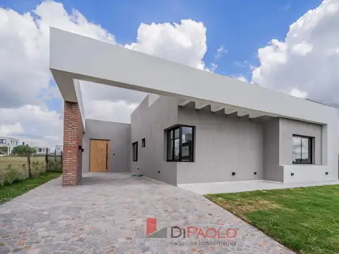 Casa 4 ambientes en venta con piscina, parque y cochera en Santa Elisa