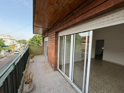 DEPARTAMENTO, TRES AMBIENTES, EN ALQUILER. CASTELAR NORTE