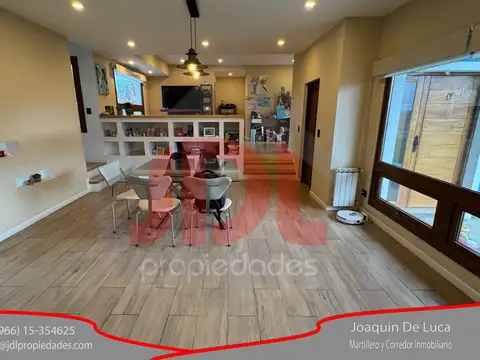 Casa en Venta con 3 cocheras