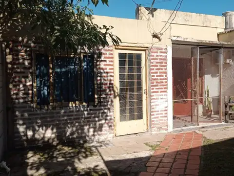 Casa en venta - 3 Dormitorios 2 Baños - Los Hornos