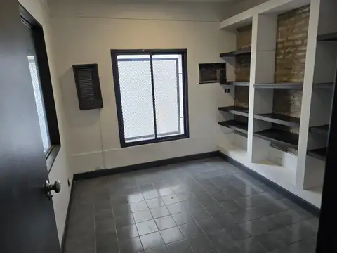 Oficina 6 ambientes con 2 baños