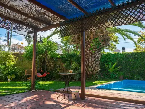 VENTA DE CASA 5 AMBIENTES ADROGUE CENTRO PILETA