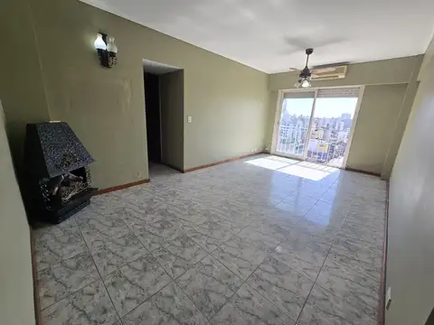 Departamento 4 amb. Baño, toilette, escritorio. Terraza compartida y SUM. Sobre Av. H. Yrigoyen al 4900