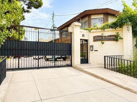 Casa en VENTA barrio semi-privado
