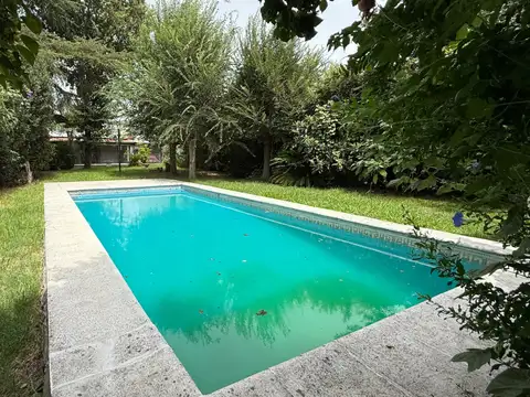 Casa en Capilla del Señor con Local y Pileta