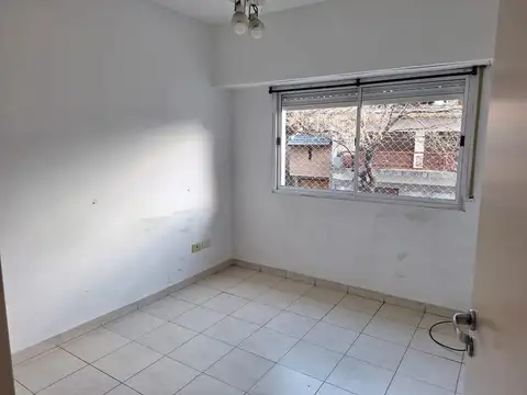 2 MB AL FRENTE CON BALCÓN EXCELENTE UBICACIÓN