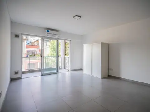 Venta monoambiente con balcón en Boedo