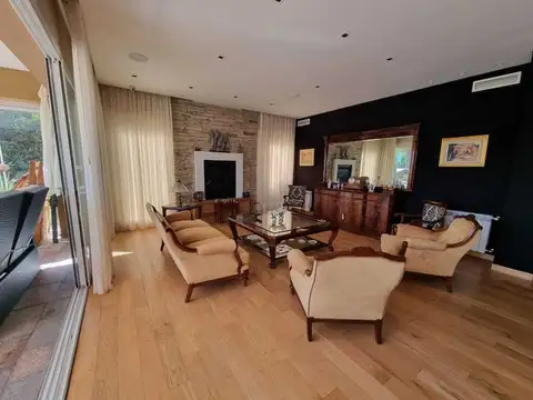 Casa 5 ambientes con 6 baños