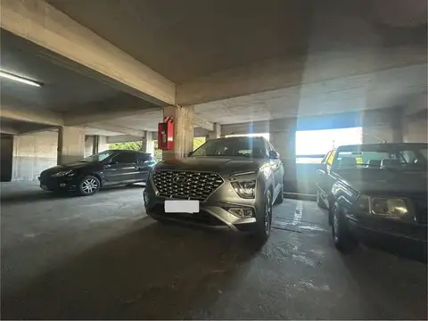 Cochera cubierta en venta. Núñez