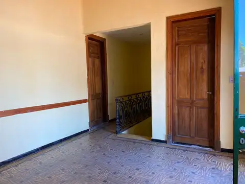 Oficina 10 ambientes con 2 baños