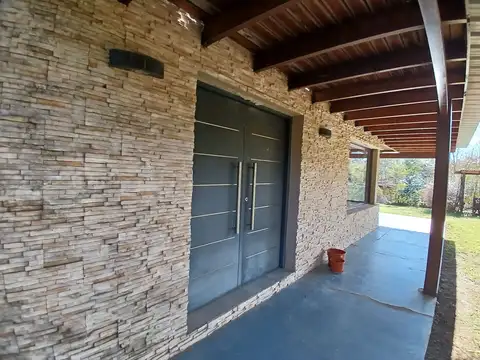 Casa 6 ambientes con 2 baños