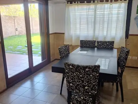Casa 5 ambientes con 3 baños