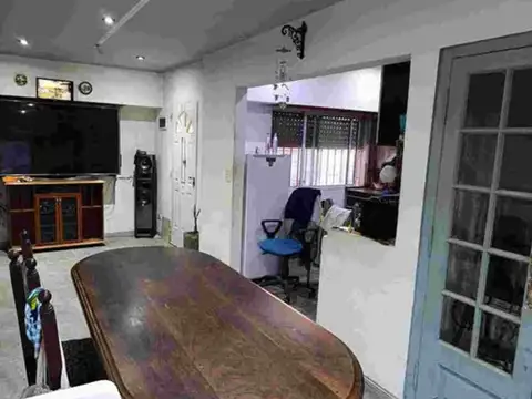 Casa 5 ambientes con 2 baños