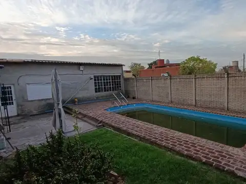 2 CASAS EN UN MISMO LOTE, PILETA Y GRAN PARQUE