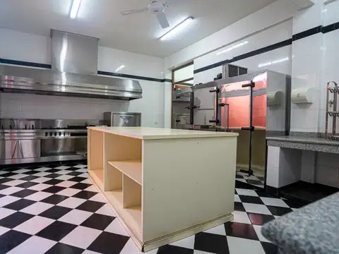 VENTA/PERMUTA - Local comercial totalmente equipado listo para eventos o desarrollos comerciales - C
