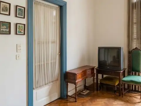 Depto. 5 amb. al frente, 106 m², a reciclar — Congreso