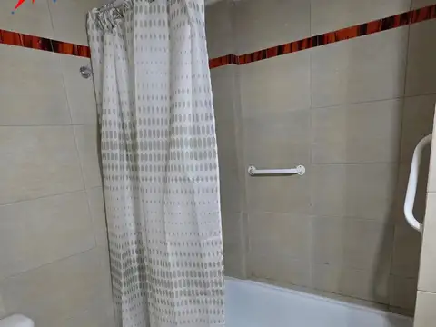 Departamento 2 Amb. en pleno Caseros Centro.