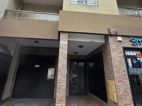 Departamento 2 Amb. en pleno Caseros Centro.