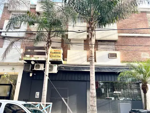 La Lucila: Depto 2 Amb. con Gran Balcón a m de Av Libertador. Bajas Expensas. Pintado a Nuevo. Grandes Ambientes