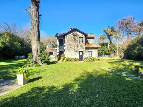 Casa en Venta con 2 cocheras