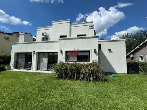 Casa en Venta en La Delfina, USD 330.000