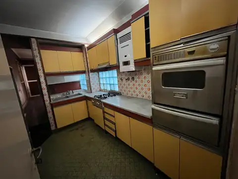 Propiedad en Block compuesta por 3 unidades de 2 , 3 y 4 ambientes . IDEAL INVERSOR