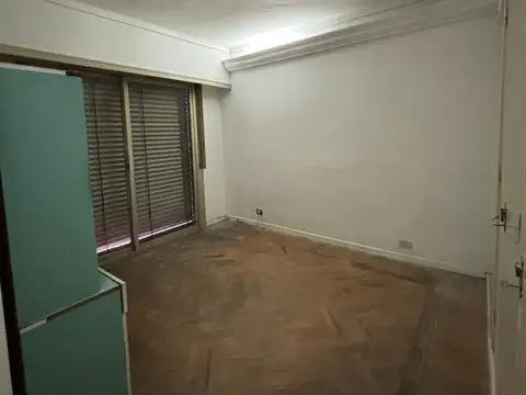 Propiedad en Block compuesta por 3 unidades de 2 , 3 y 4 ambientes . IDEAL INVERSOR