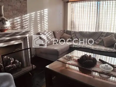 RONALD BOYD 3880. Entre Belgrano y Alfonsina storni