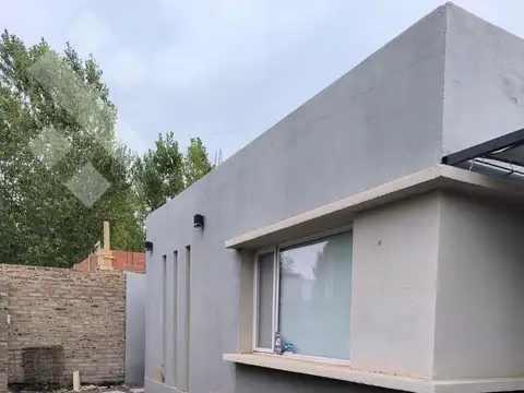 alquiler casa 2 dormitorios con pileta. San Patricio del Chañar. Prov de Neuquen