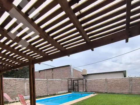 Casa en Alquiler con 2 cocheras