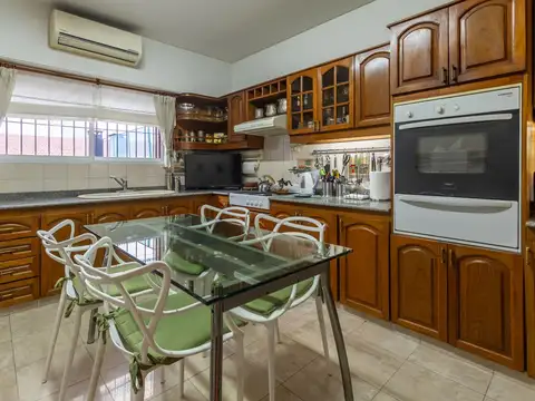 TRIPLEX EN VENTA BELGRANO COCHERA QUINCHO PARRILLA APTO CREDITO
