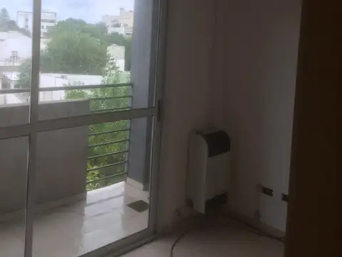 Monoambiente al frente