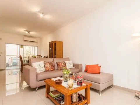 DUPLEX AL FRENTE C/ COCH. 3 AMB.AMTS. 25 DE MAYO