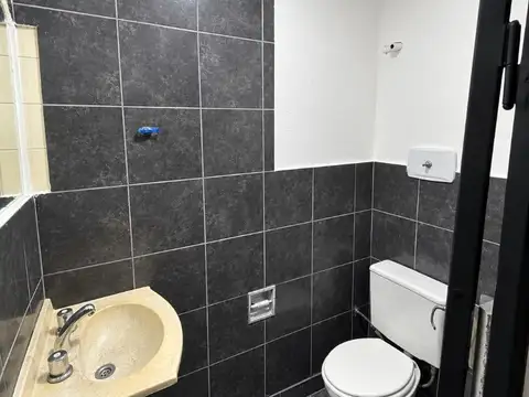 LOCAL COMERCIAL SOBRE H YRIGOYEN TALAR