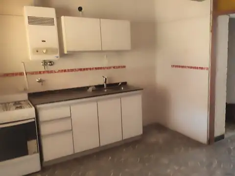 Casa 5 ambientes con 1 baño